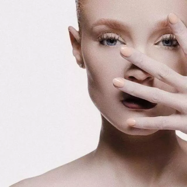Accessmatized Make-Up Artistry
