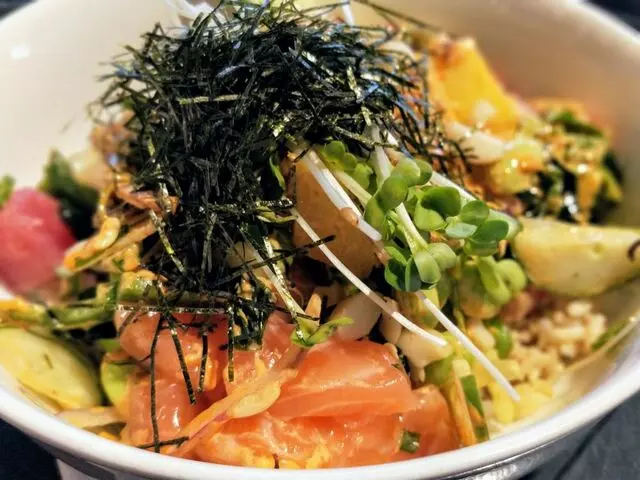 Hilo Poke&apos; & Sushi
