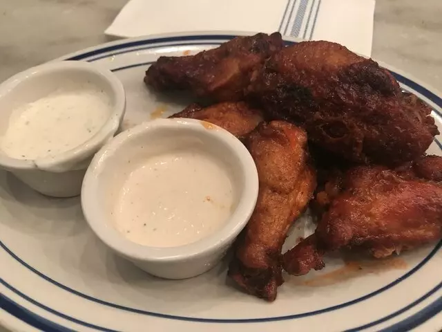 8 Ball Bar & Grill