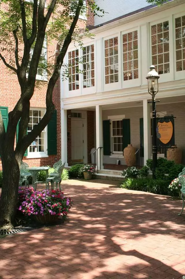 1840s Carrollton Inn