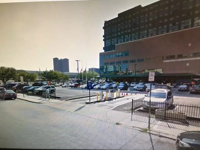 300 East Pratt Lot