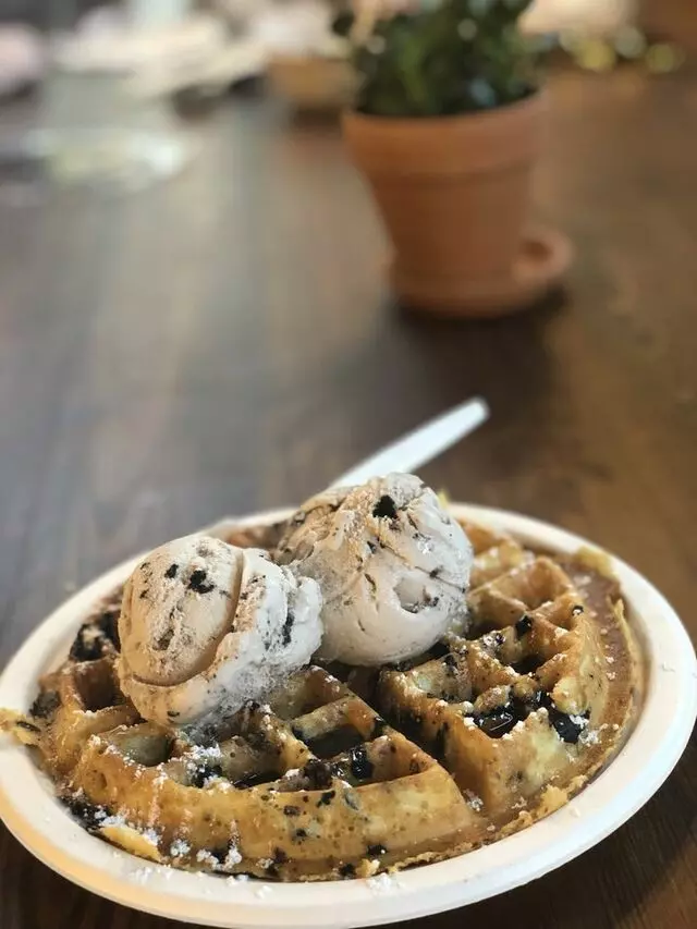Connie&apos;s Chicken And Waffles