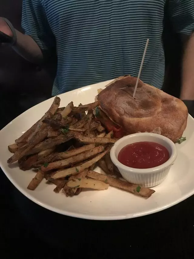 Avenue Kitchen & Bar