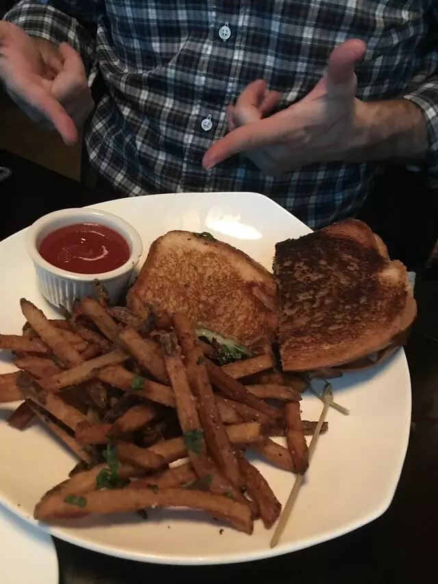 Avenue Kitchen & Bar