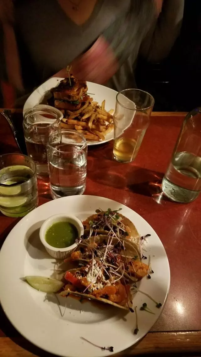 Avenue Kitchen & Bar