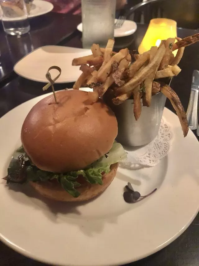 Avenue Kitchen & Bar
