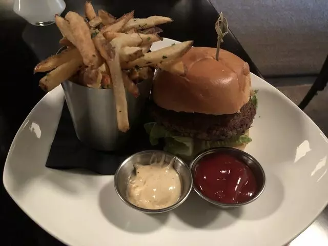 Avenue Kitchen & Bar