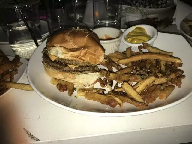 Avenue Kitchen & Bar