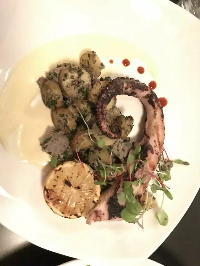 Avenue Kitchen & Bar