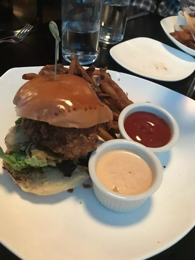 Avenue Kitchen & Bar