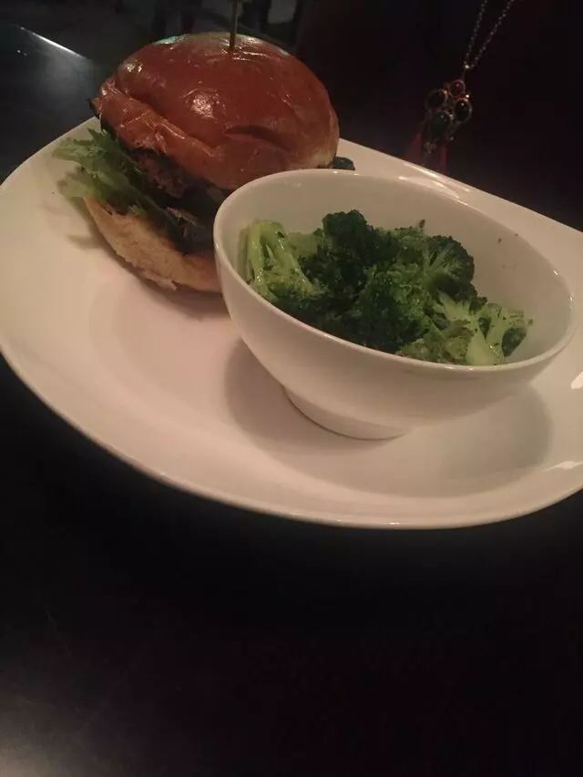 Avenue Kitchen & Bar