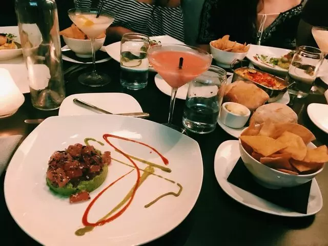 Avenue Kitchen & Bar