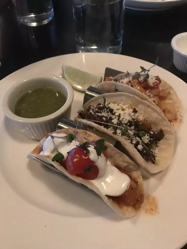 Avenue Kitchen & Bar