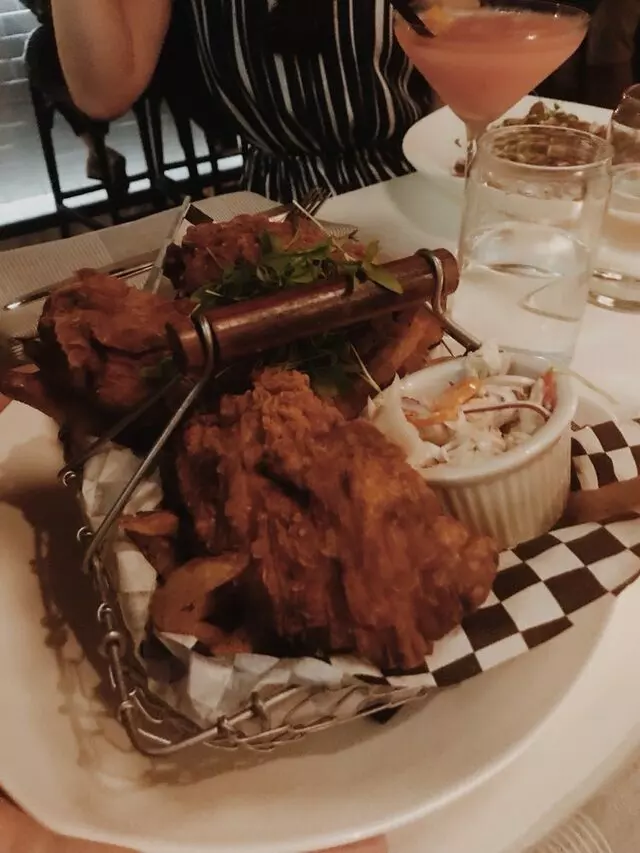 Avenue Kitchen & Bar