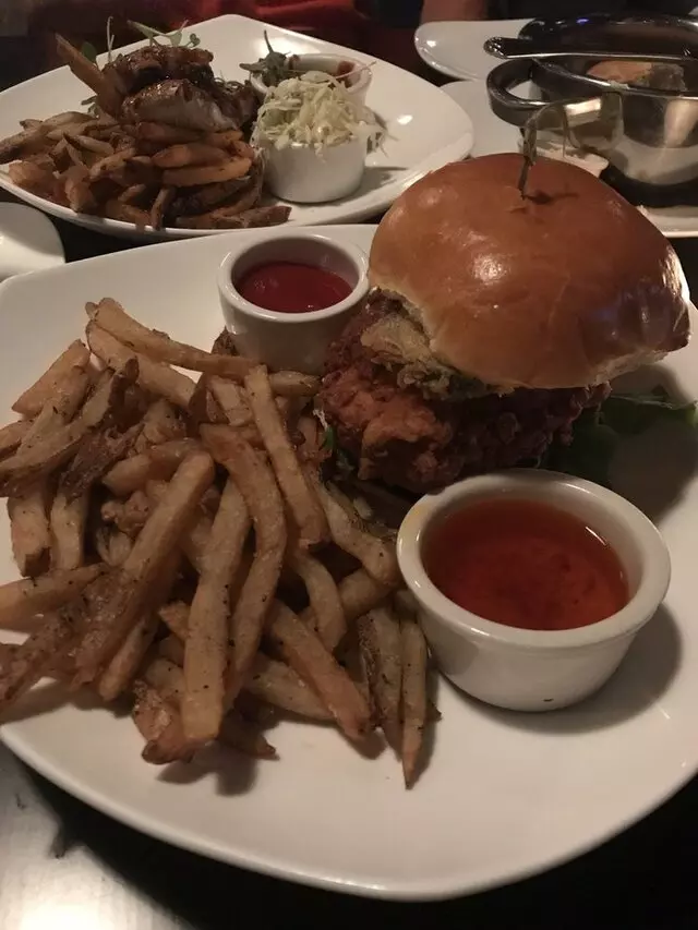 Avenue Kitchen & Bar