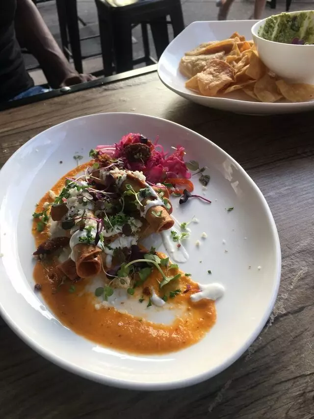 Avenue Kitchen & Bar