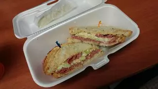 700 South Deli and Grill