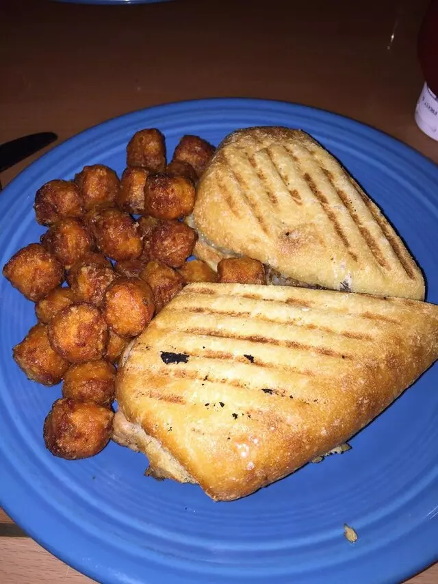 Alexander’s Tavern