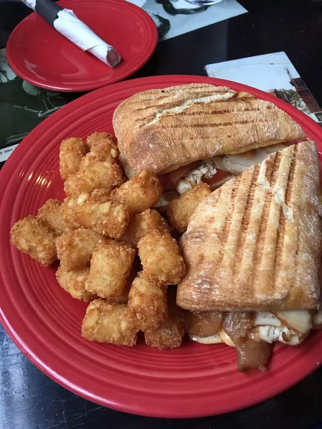 Alexander’s Tavern