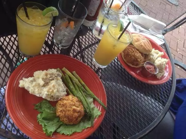 Alexander’s Tavern