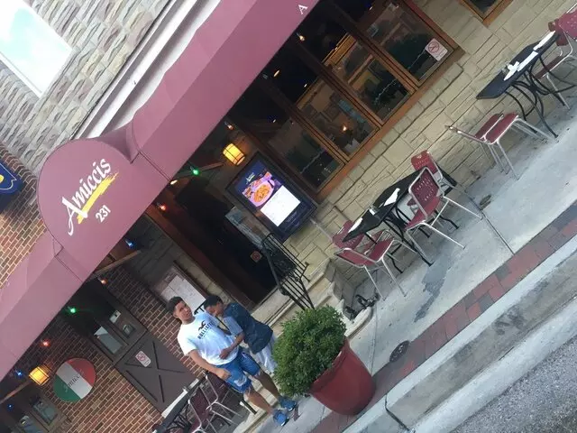 Amicci’s