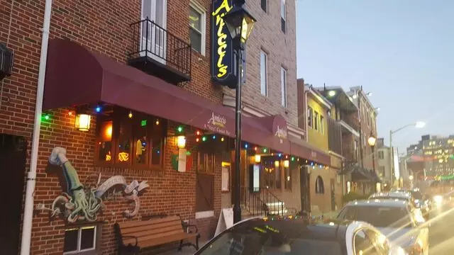 Amicci’s