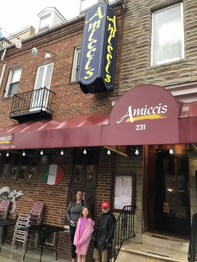 Amicci’s